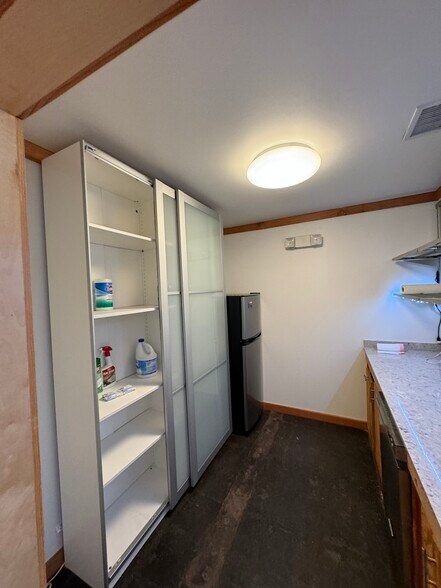 More Photos Of 4834 Vicksburg St, Dallas Manufacturing For Lease