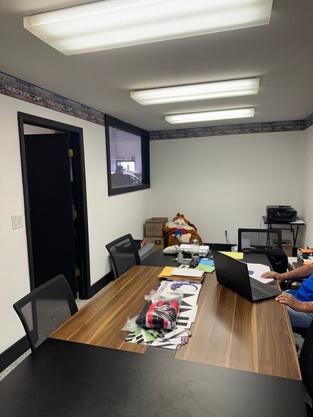 More Photos Of 1046 Gateway Dr, Mooresville Auto Repair For Lease