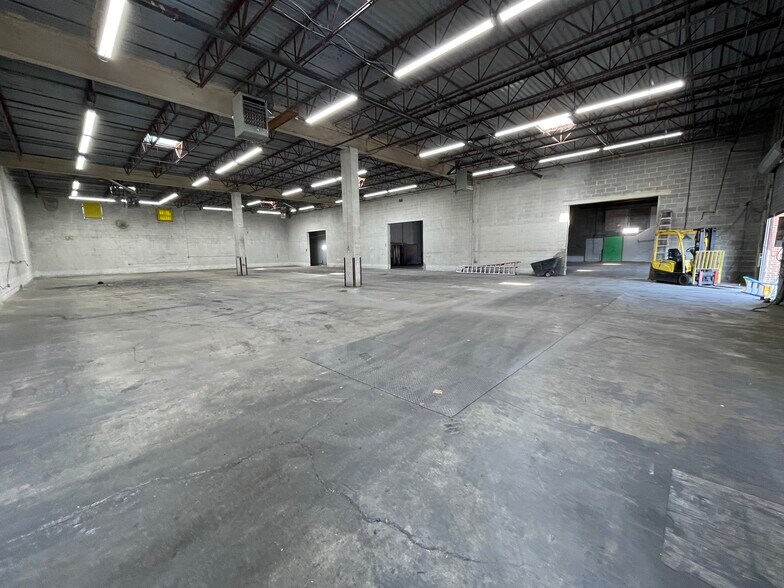 More Photos Of 7925-7929 Parston Dr, District Heights Warehouse For Sale