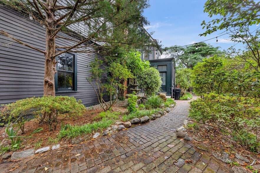 More Photos Of 118 S 4th St, Wilmington Hospitality For Sale