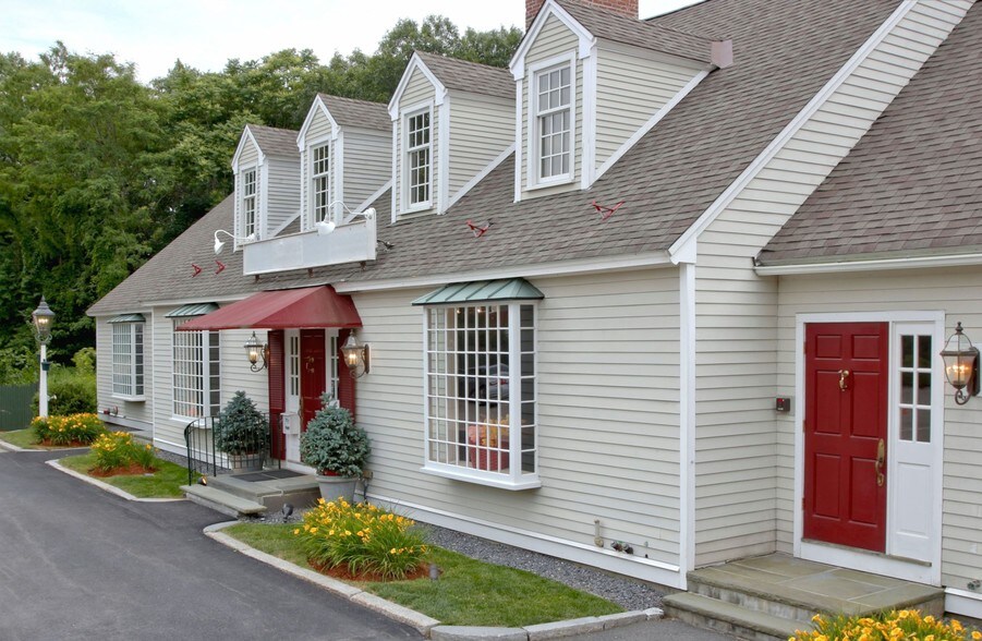 More Photos Of 215 Boston Post Rd, Sudbury Storefront Retail Office For Lease