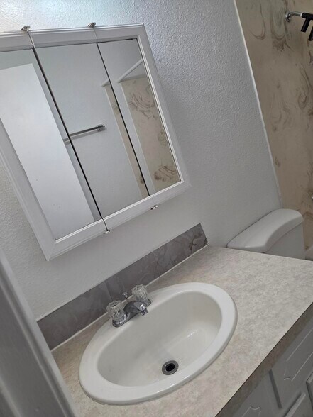 More Photos Of 211 SE Uglow St, Dallas Apartments For Sale