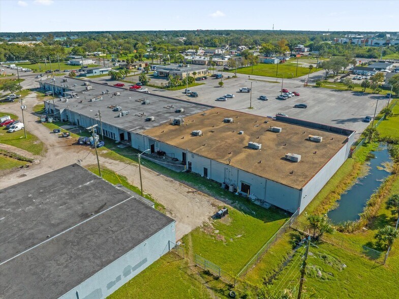 More Photos Of 425 W Silver Star Rd, Ocoee General Retail For Sale