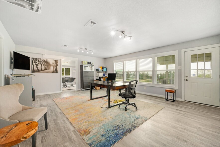 More Photos Of 4909 Bell Springs Rd, Dripping Springs Light Manufacturing For Sale