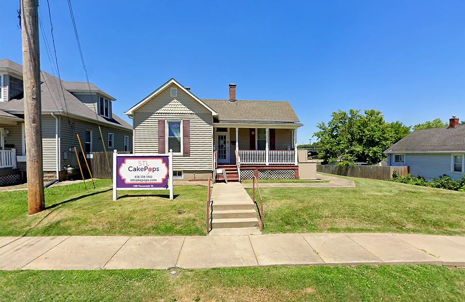 Primary Photo Of 198 Tecumseh St, Saint Charles Freestanding For Lease