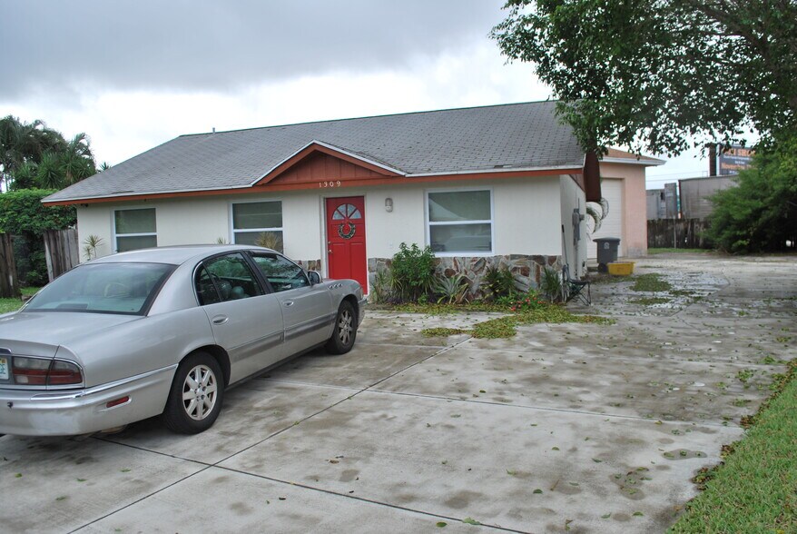 Primary Photo Of 1309 W Frangipani Cir, Lake Worth Specialty For Sale