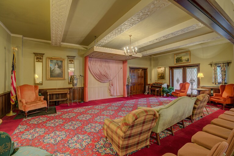 More Photos Of 3464 Central Pky, Cincinnati Funeral Home For Sale