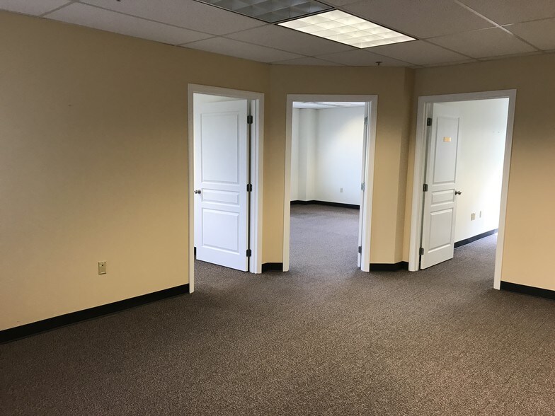 More Photos Of 6500 Brooktree Rd, Wexford Medical For Lease