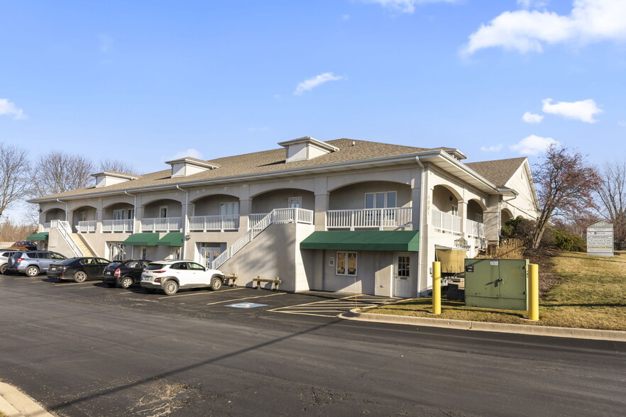 Primary Photo Of 1001 E Chicago Ave, Naperville Medical For Sale