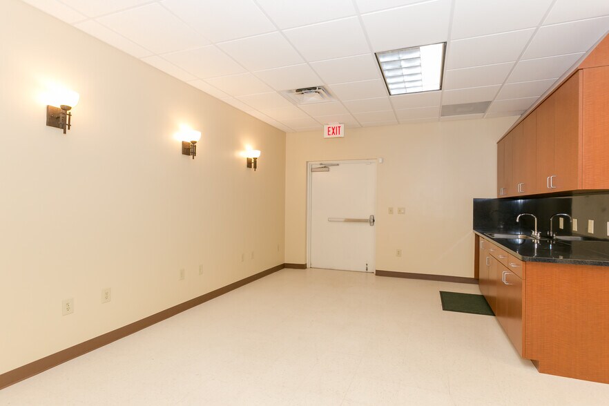 More Photos Of 12460-12468 W Atlantic Blvd, Coral Springs Medical For Lease