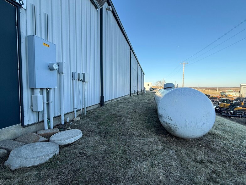 More Photos Of 10435 Bronzewood Dr, Dubuque Warehouse For Sale