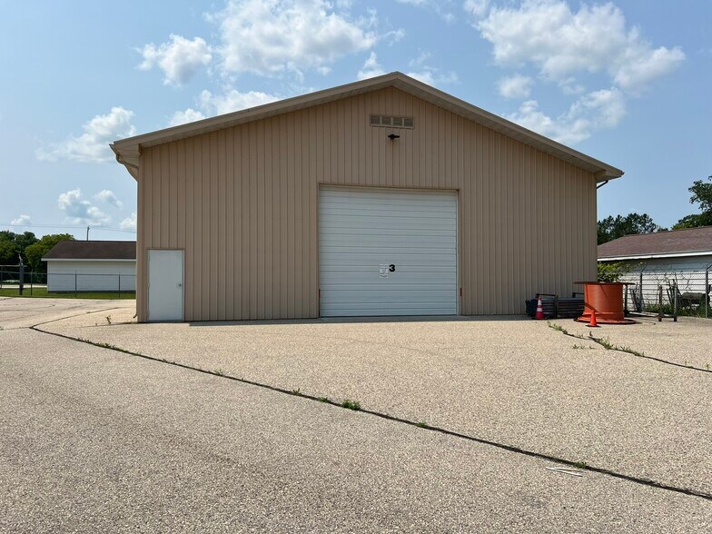 More Photos Of 912 Main St, Wausaukee Warehouse For Sale