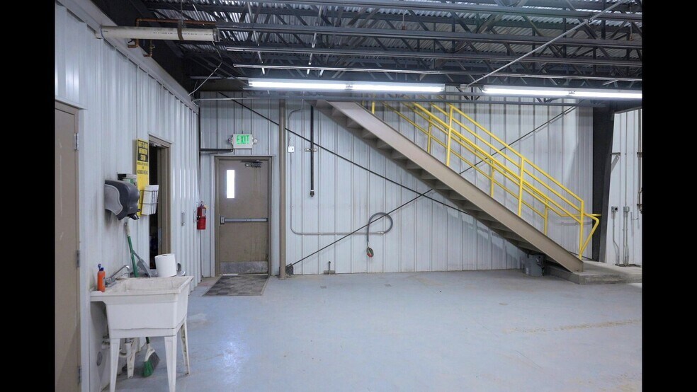 More Photos Of 45 Lagoon Rd, Rock Springs Warehouse For Lease