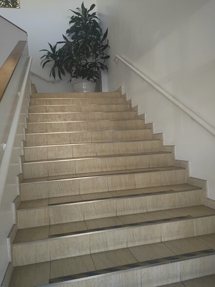 More Photos Of 14623 Hawthorne Blvd, Lawndale Medical For Lease