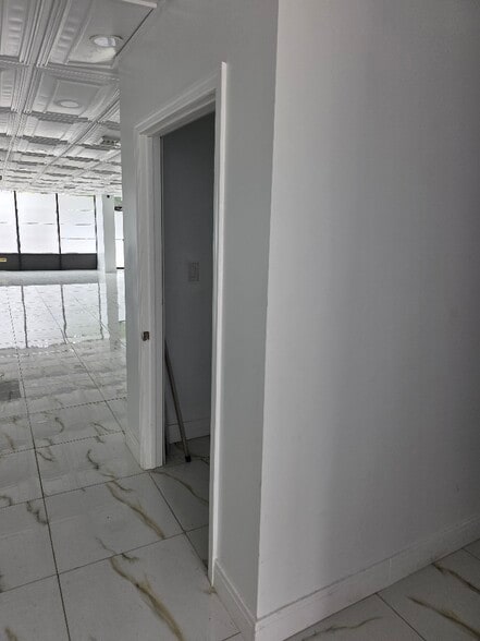 More Photos Of 983-985 Church St, Baldwin Storefront Retail Office For Lease