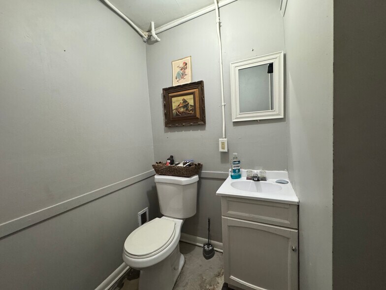 More Photos Of 140 N West St, Crown Point Apartments For Sale