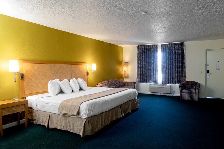 More Photos Of 820 Market St, Cheraw Hotel For Sale