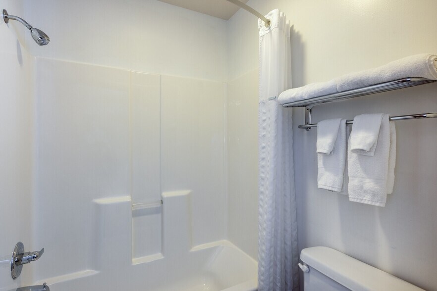 More Photos Of 105 Centennial Dr, Livingston Hotel For Sale