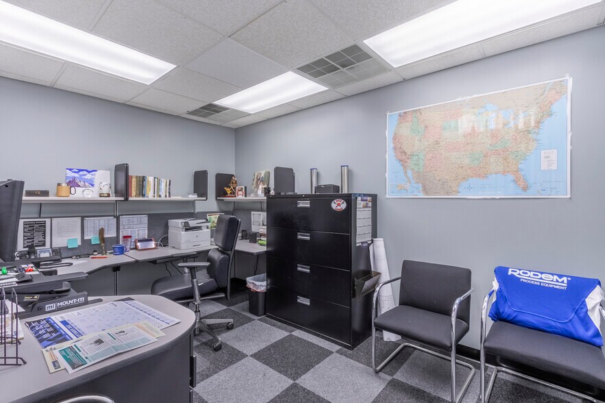 More Photos Of 5095 Crookshank Rd, Cincinnati Light Manufacturing For Sale