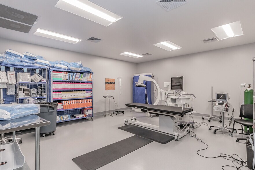 More Photos Of 5750 Stratum Dr, Fort Worth Medical For Lease