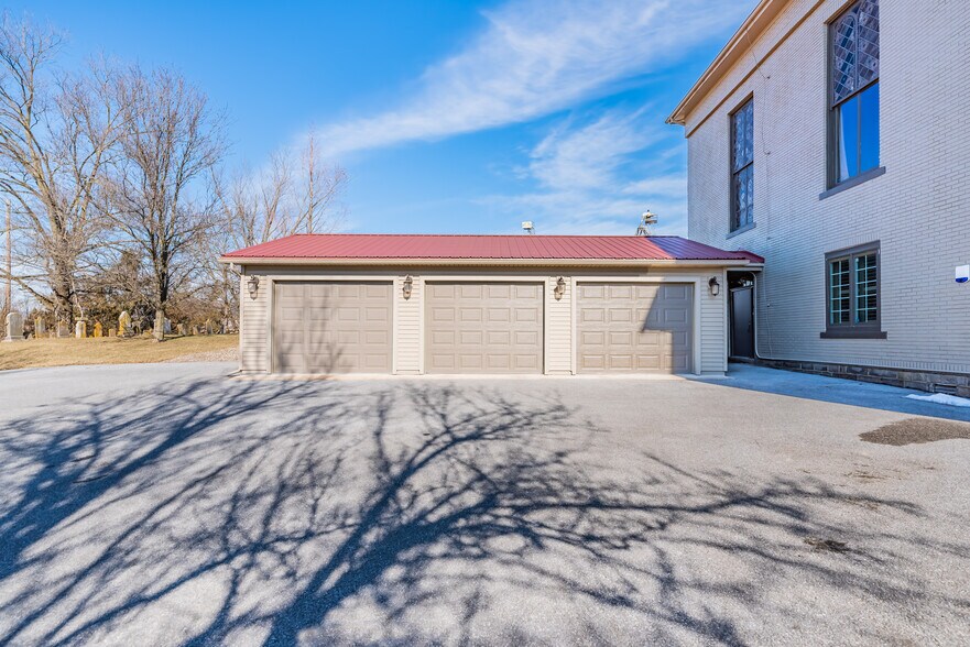 More Photos Of 4 Davis Aly, Loysville Specialty For Sale