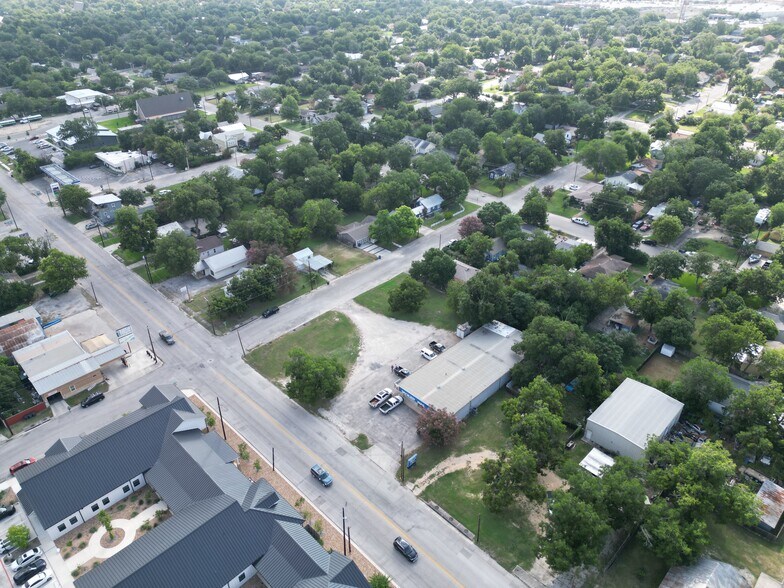 More Photos Of 1413 W San Antonio St, New Braunfels Freestanding For Sale