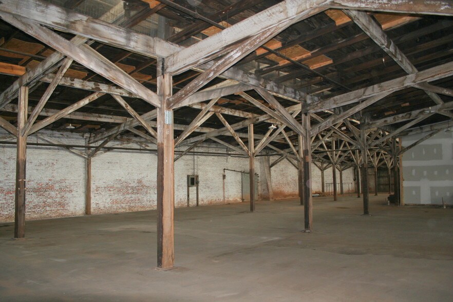 More Photos Of 160 Tracy St, Athens Flex For Lease