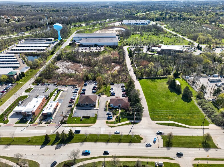 More Photos Of 6300 Sashabaw Rd, Village of Clarkston Storefront For Lease