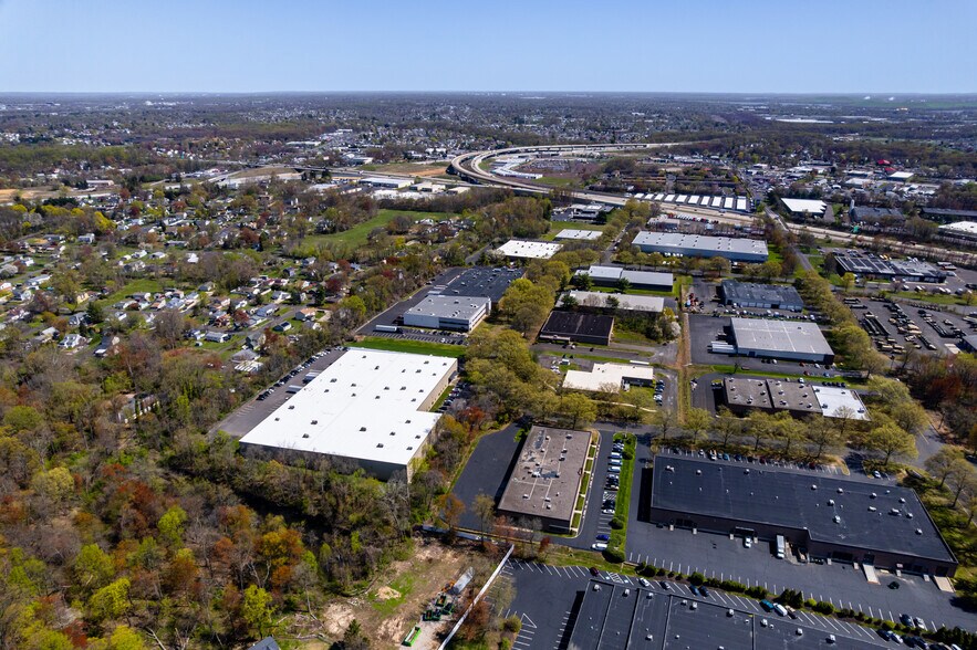 More Photos Of 2530 Pearl Buck Rd, Bristol Warehouse For Lease