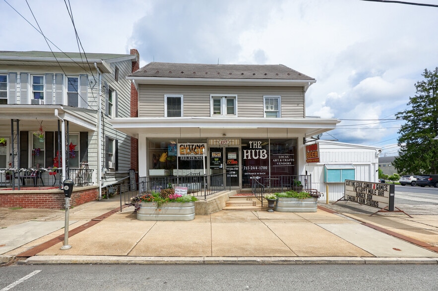 More Photos Of 157 E Broadway, Red Lion Restaurant For Sale