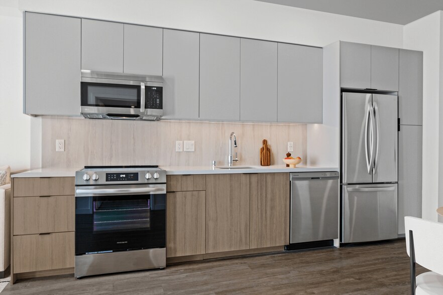 More Photos Of 200 N Vermont Ave, Los Angeles Apartments For Lease