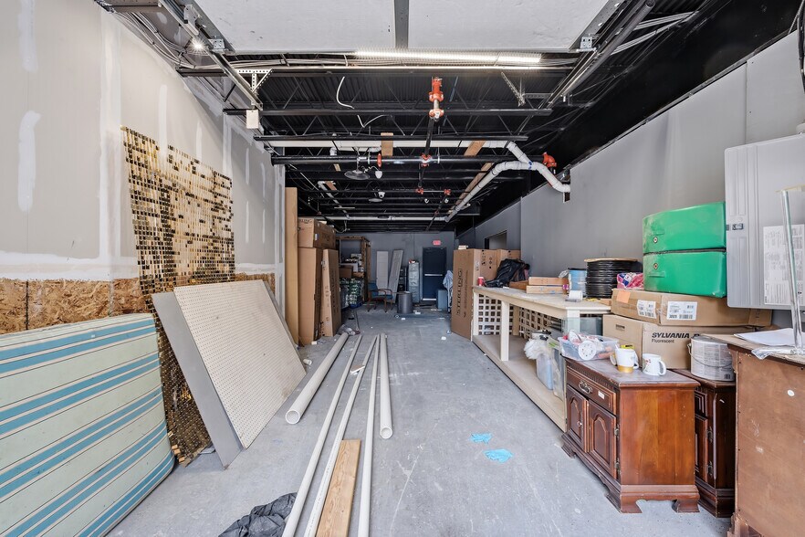 More Photos Of 145-555 Hamilton St, Allentown Showroom For Lease