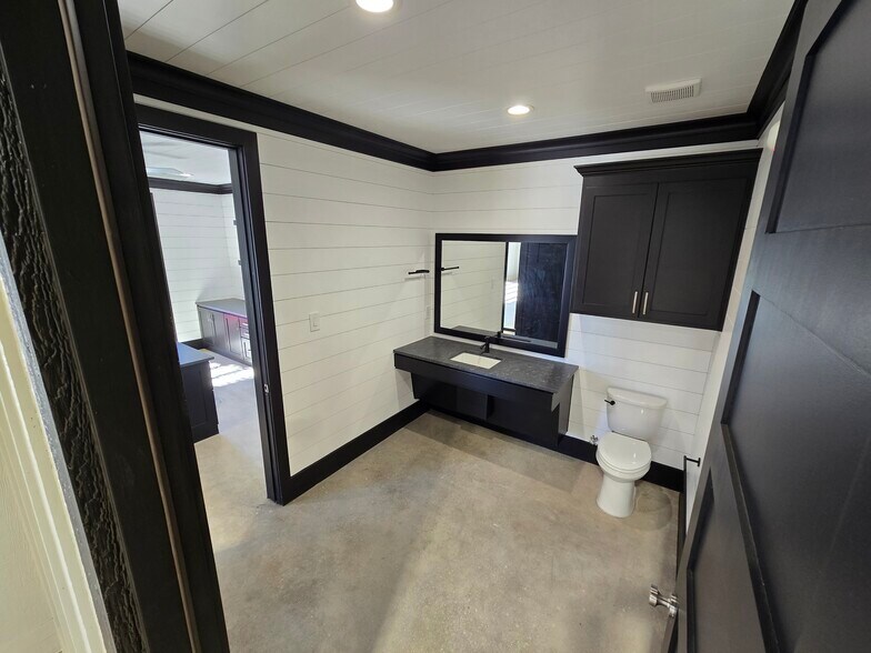 More Photos Of 7726 Harwell St, White Settlement Office For Lease