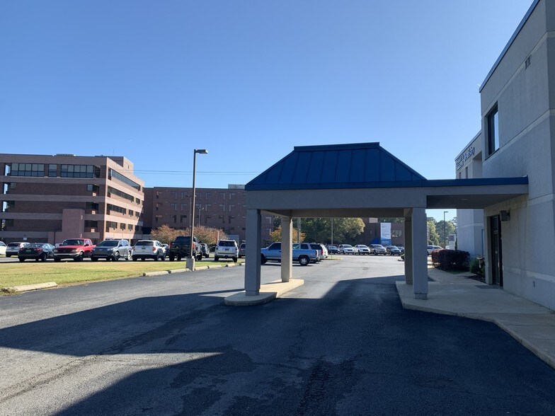 More Photos Of 20 Medical Center Dr, Jasper Medical For Lease