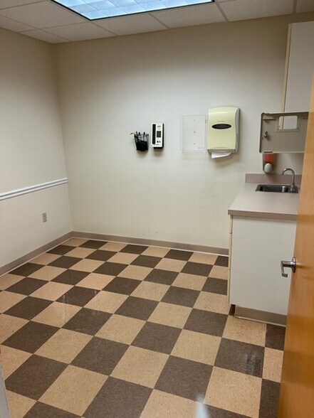 More Photos Of 1449 Old Waterbury Rd, Southbury Office For Sale