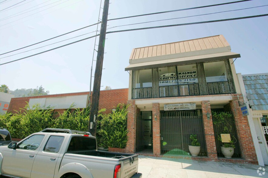 More Photos Of 3743 Cahuenga Blvd, Studio City Office For Lease