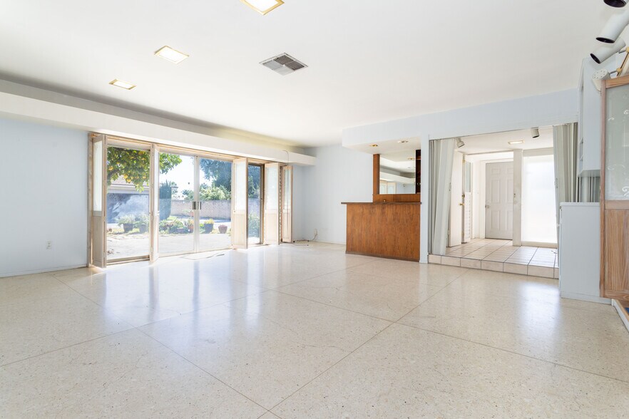 More Photos Of 9826 Columbus Ave, North Hills Multifamily For Sale