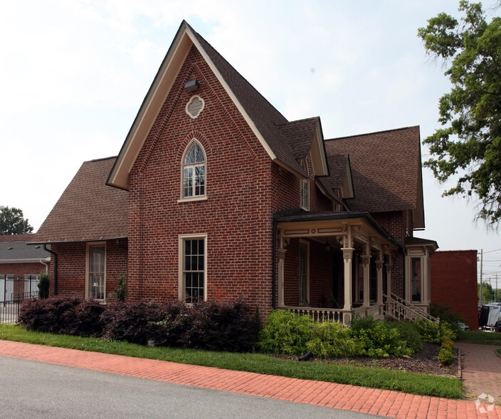 More Photos Of 447 Arlington St, Greensboro Office For Lease