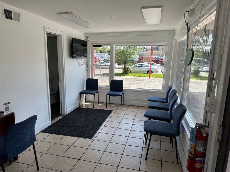 More Photos Of 2435 N Cicero Ave, Chicago Auto Dealership For Sale