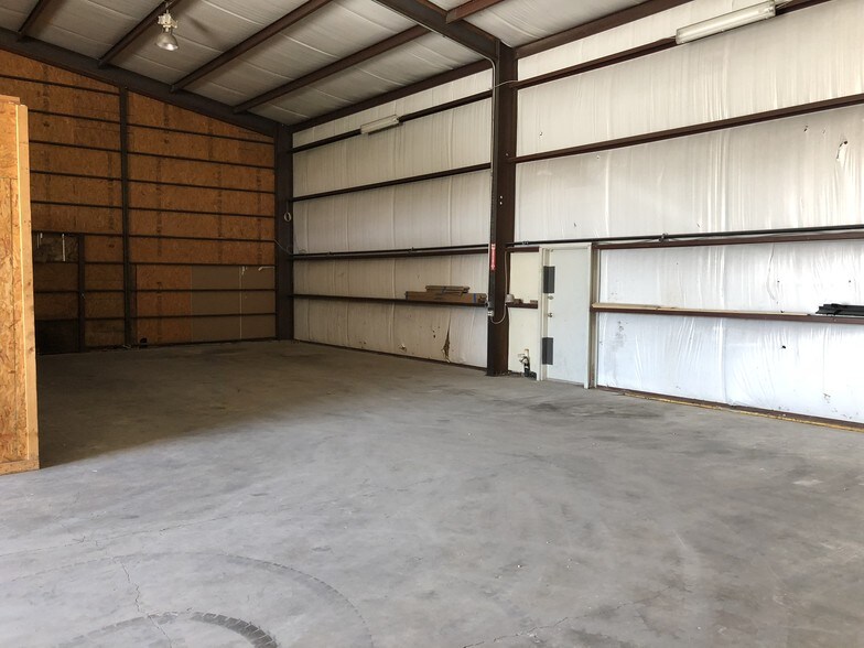More Photos Of 550 Bear Cat Rd, Aledo Warehouse For Lease
