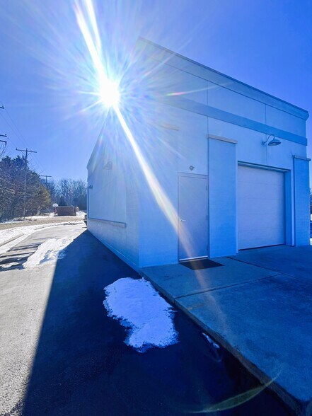 More Photos Of 5091 W Brown Deer Rd, Milwaukee Freestanding For Sale