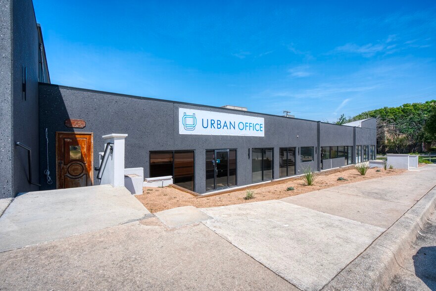 More Photos Of 8637 Fredericksburg Rd, San Antonio Storefront Retail Office For Lease