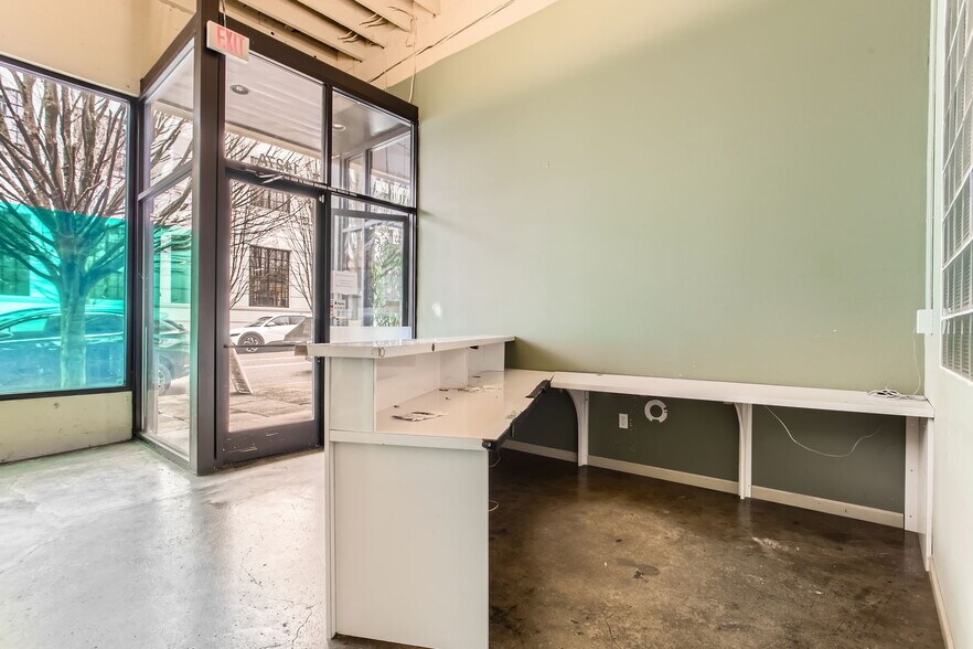 More Photos Of 1411-1435 NW Flanders St, Portland Storefront For Lease