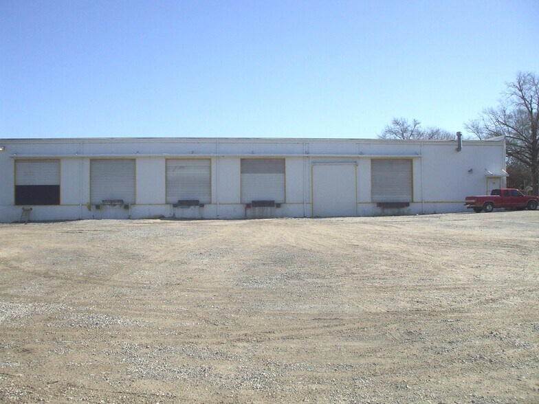 More Photos Of 105 S Missouri St, Jackson Warehouse For Lease