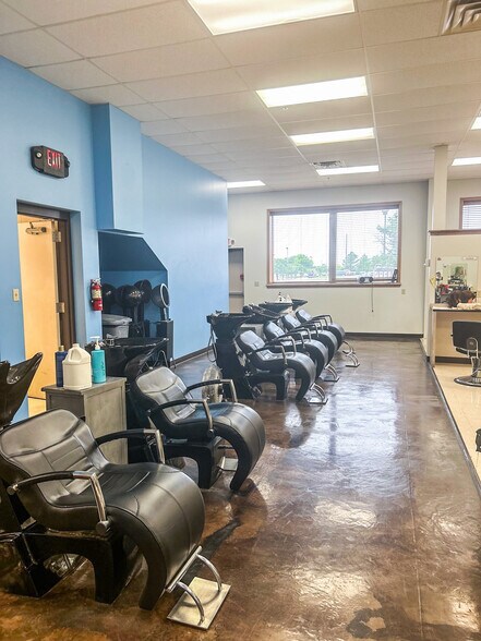 More Photos Of 11122 E 71st St, Tulsa Freestanding For Sale