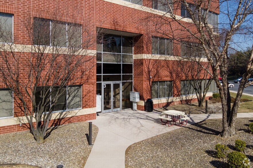 More Photos Of 4999 Louise Dr, Mechanicsburg Office For Lease