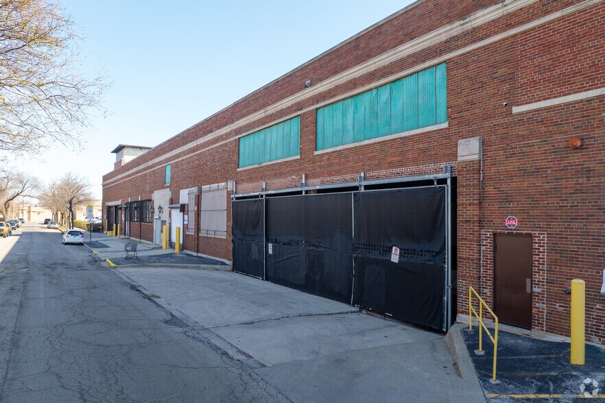 More Photos Of 3033 N Knox Ave, Chicago Warehouse For Lease