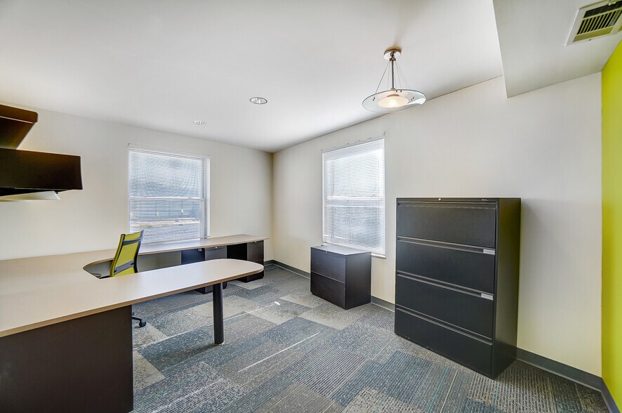 More Photos Of 3925-3927 Brotherton Rd, Cincinnati Office For Sale