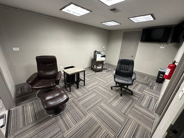 More Photos Of 6901-6955 Broadway, Denver Flex For Sale