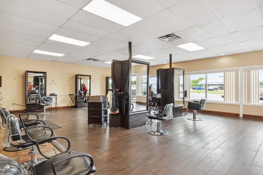 More Photos Of 470 Tucker Dr, Maysville Storefront Retail Office For Sale